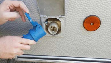 Stromversorgung für Wohnwagen und Wohnmobil auf dem Campingplatz